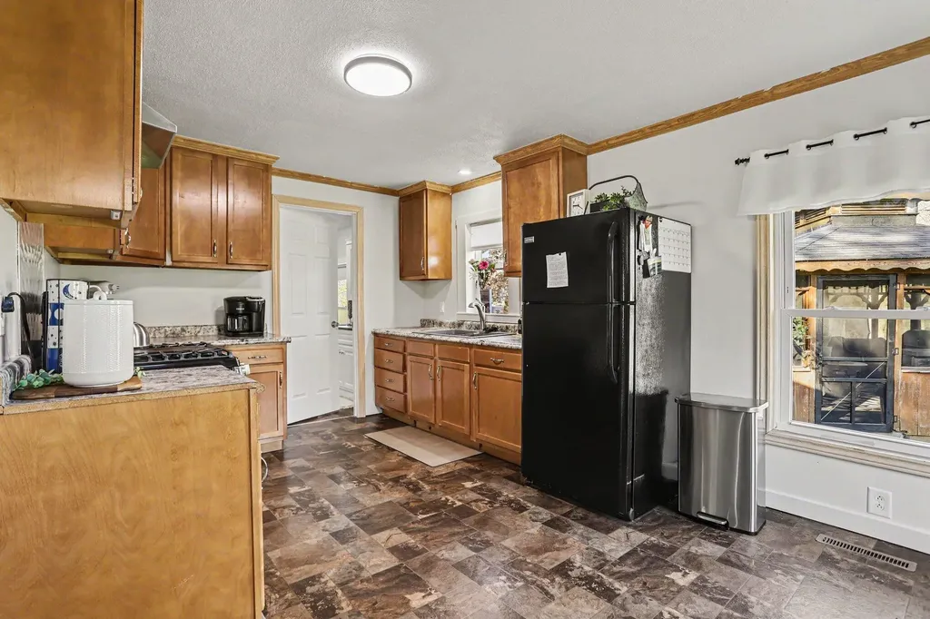711 N Burr Oak Road Colon Township MI 49040