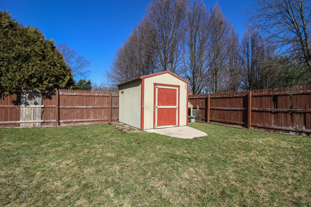 17064 Hawk Court Lockport Township MI 49093