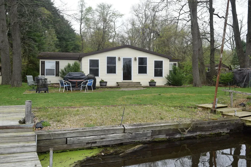 12230 Riverside Drive Constantine Township MI 49099