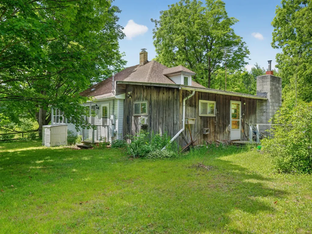 6182 Hamilton Road Hamilton Township MI 48625