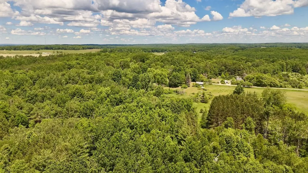 6182 Hamilton Road Hamilton Township MI 48625