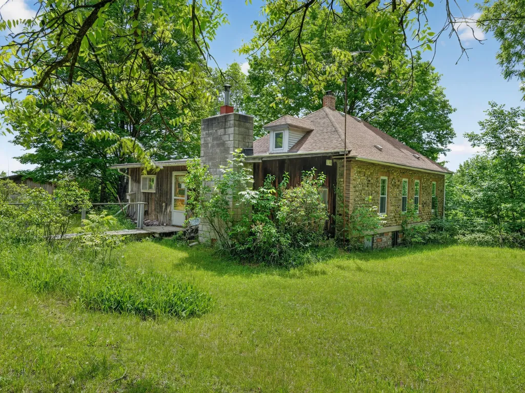 6182 Hamilton Road Hamilton Township MI 48625