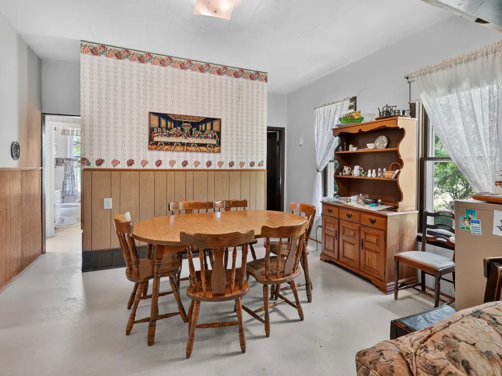 6182 Hamilton Road Hamilton Township MI 48625