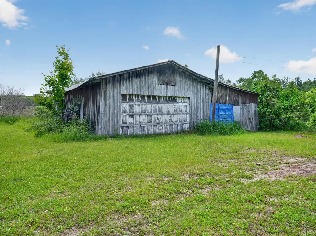 6182 Hamilton Road Hamilton Township MI 48625