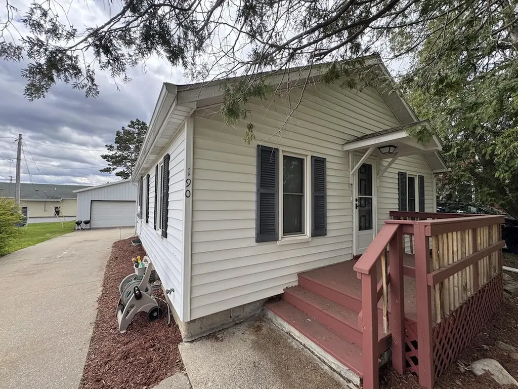 190 E Spruce Street Frost Township MI 48625