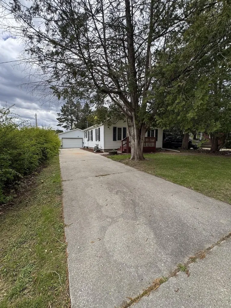 190 E Spruce Street Frost Township MI 48625