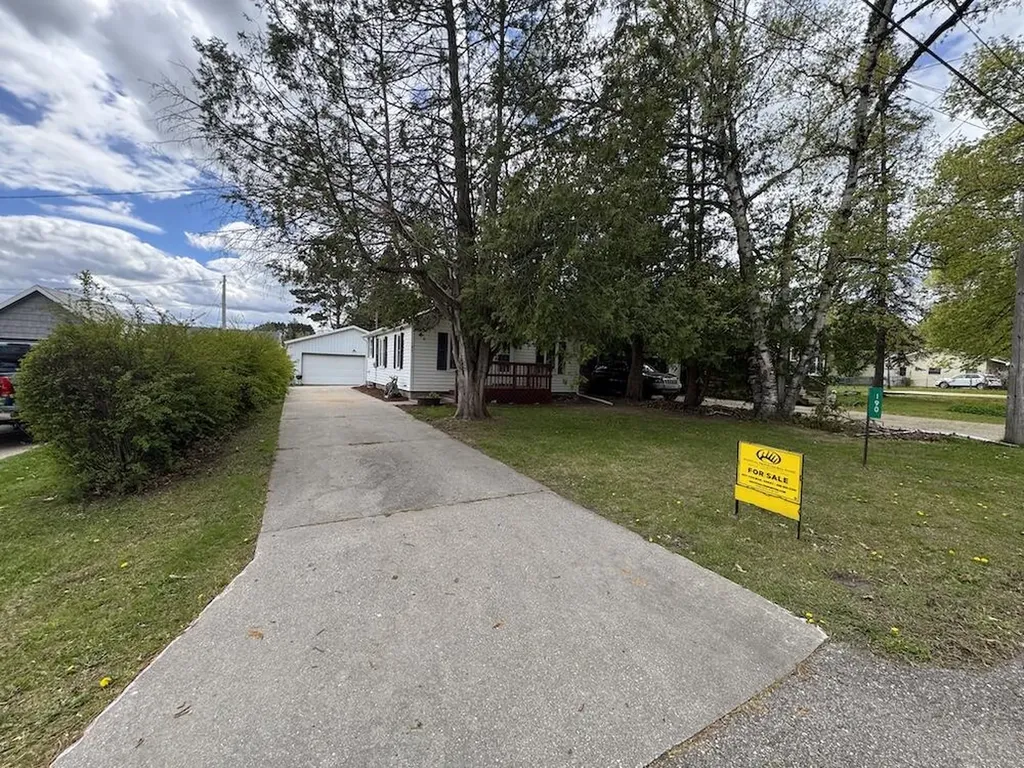 190 E Spruce Street Frost Township MI 48625