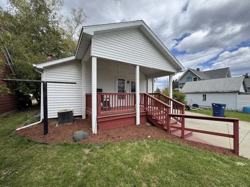 190 E Spruce Street Frost Township MI 48625