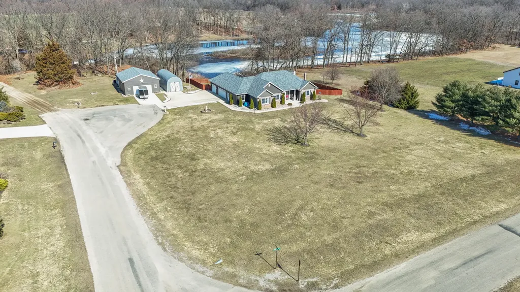 17700 Brad Lane Lockport Township MI 49093