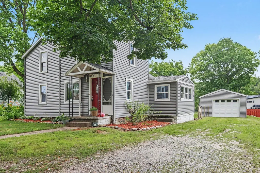 412 N Swan Street Colon Village MI 49040