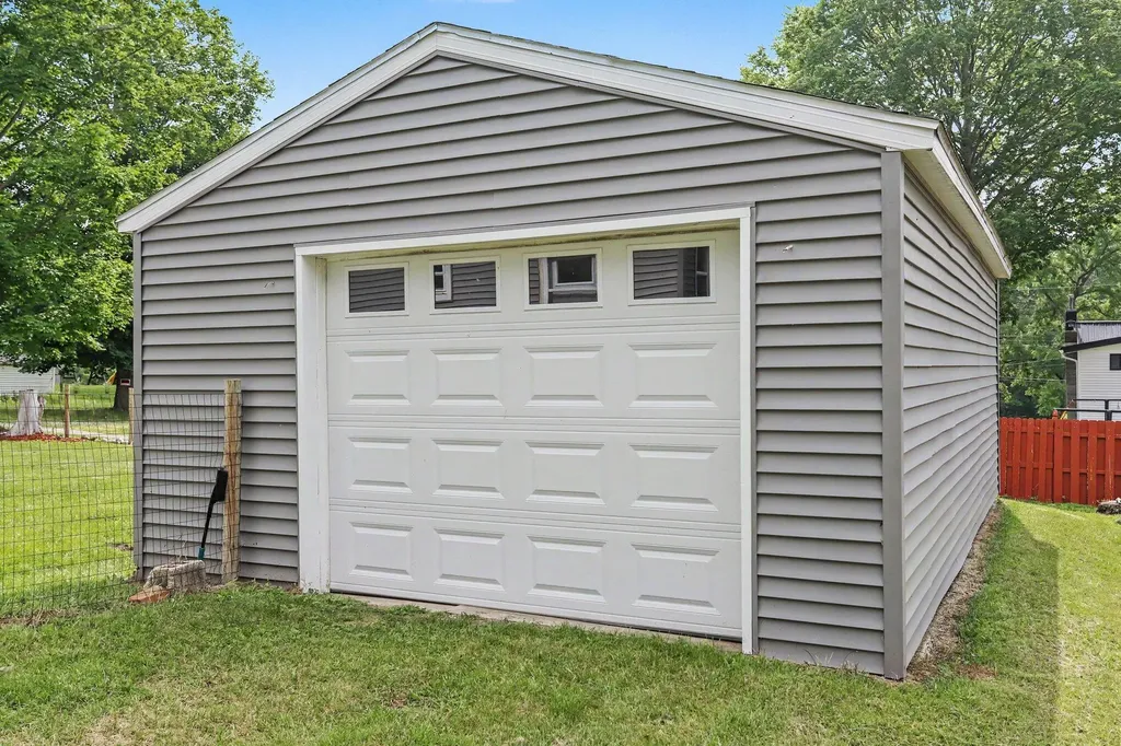 412 N Swan Street Colon Village MI 49040