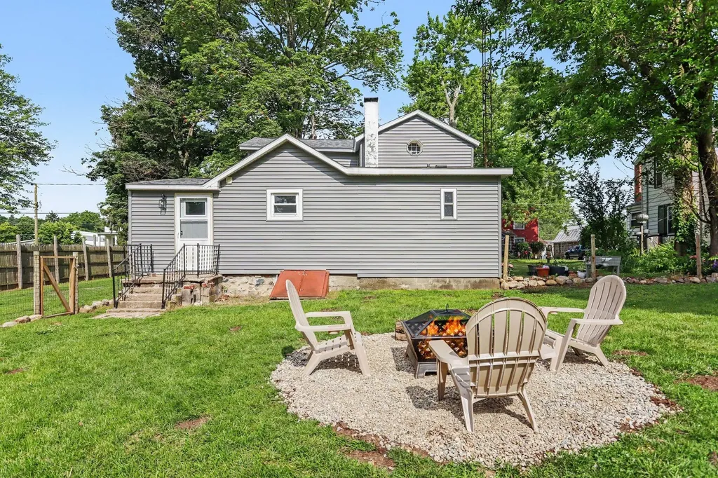 412 N Swan Street Colon Village MI 49040