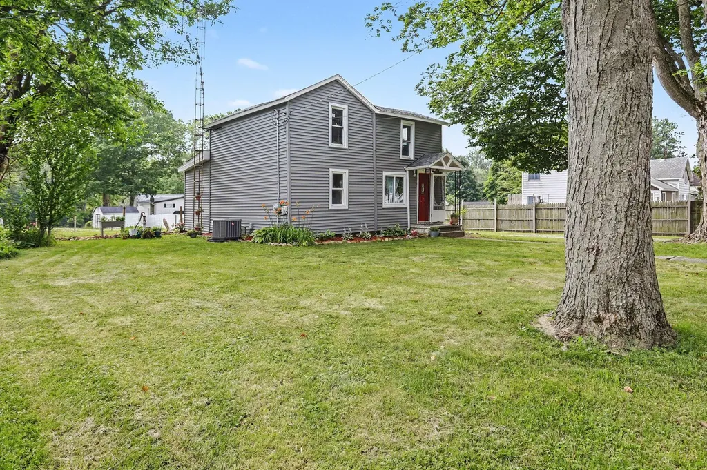 412 N Swan Street Colon Village MI 49040