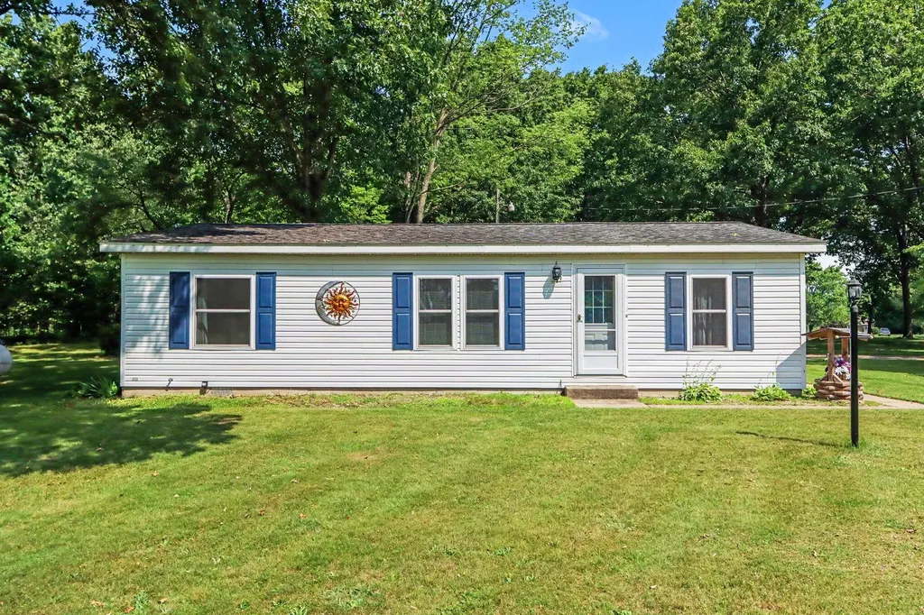 14164 Riverside Drive Constantine Township MI 49042