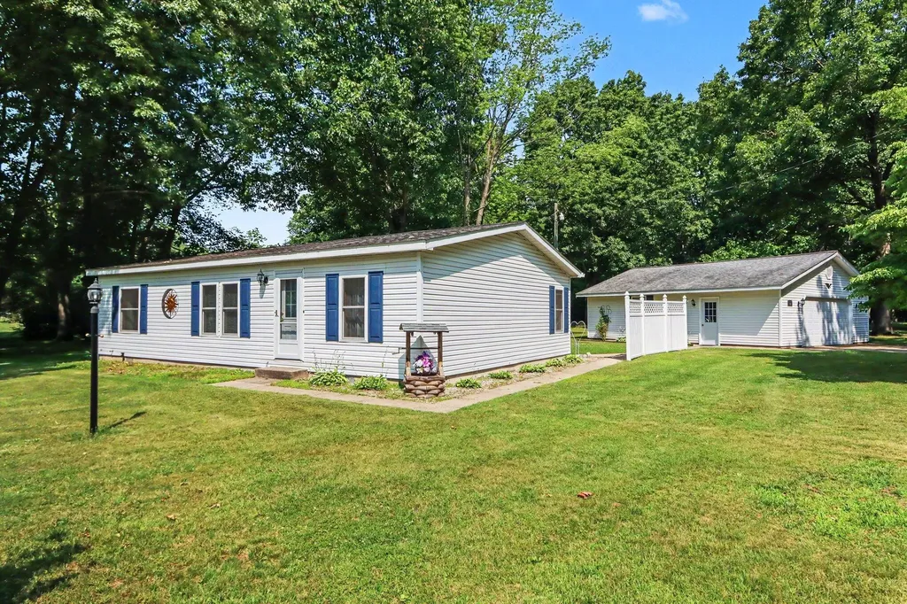 14164 Riverside Drive Constantine Township MI 49042