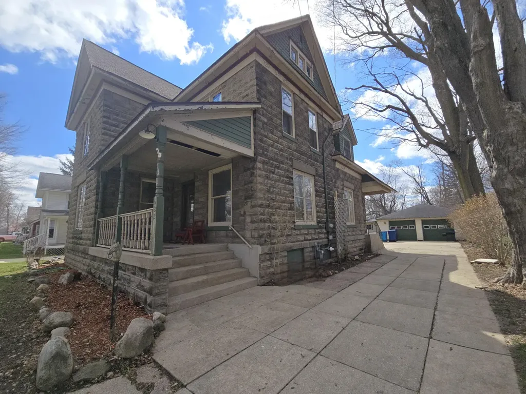 622 Maple Street Colon Village MI 49040