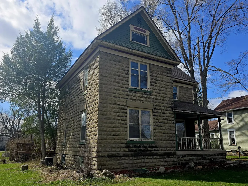 622 Maple Street Colon Village MI 49040