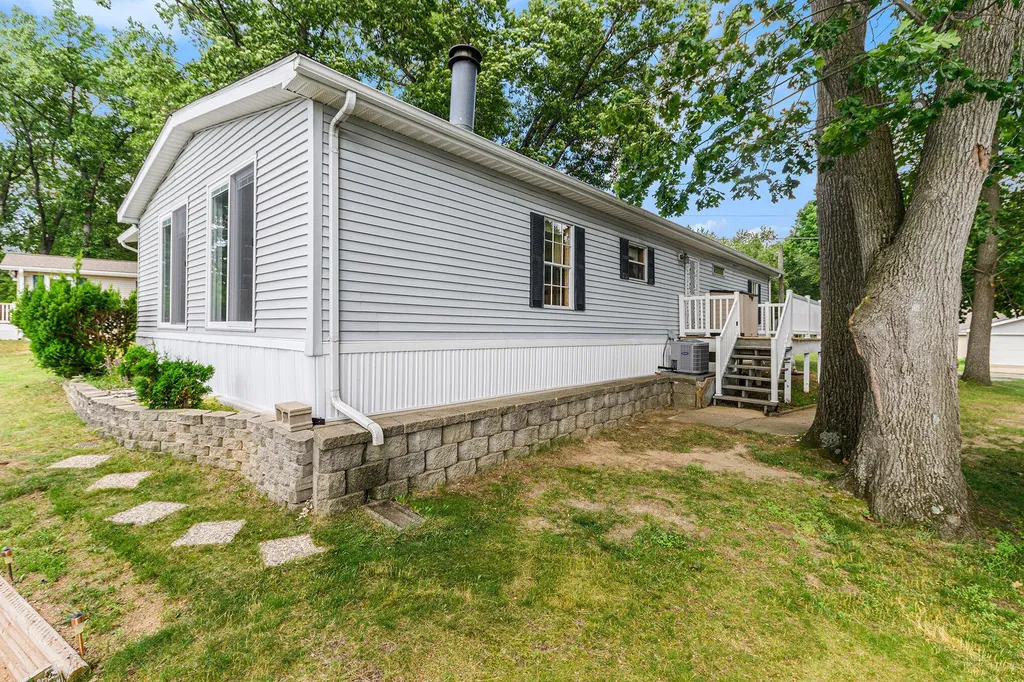 59010 Lakeshore Drive Colon Township MI 49040