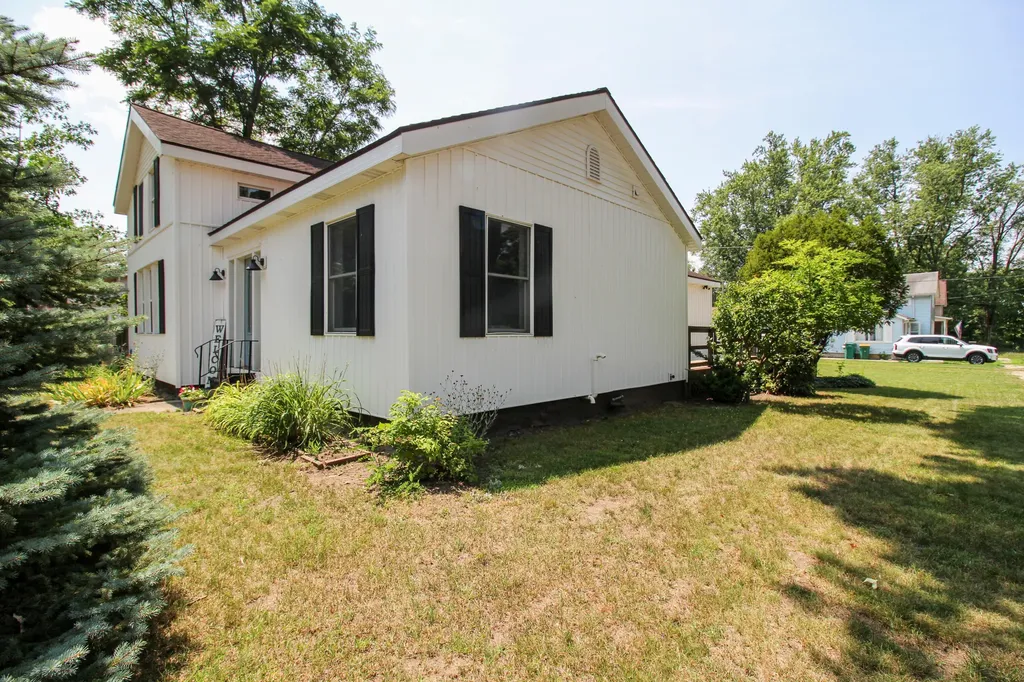 422 Maple Street Three Rivers City MI 49093
