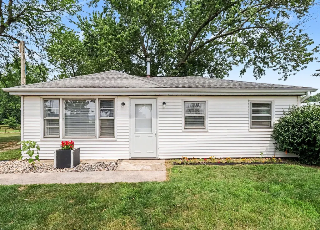 16812 Moorepark Road Park Township MI 49093