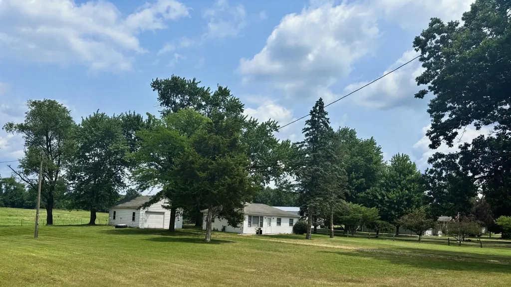 16812 Moorepark Road Park Township MI 49093