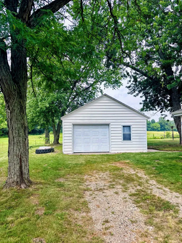 16812 Moorepark Road Park Township MI 49093