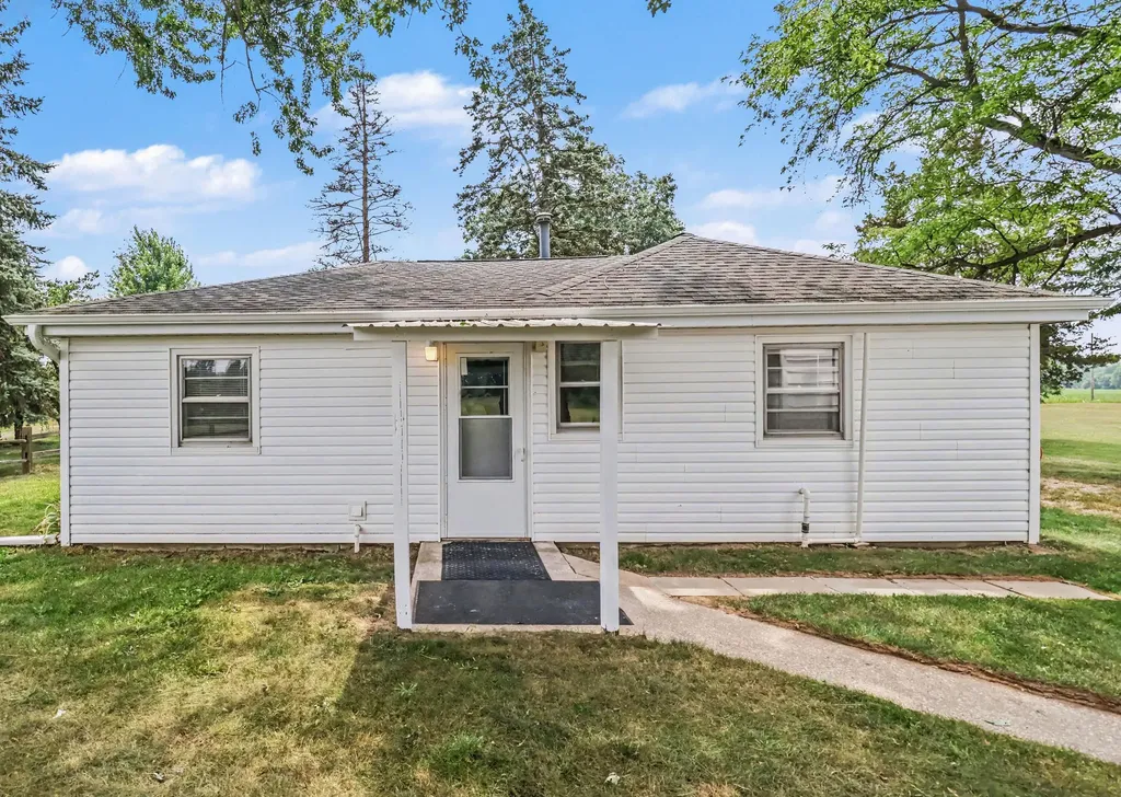 16812 Moorepark Road Park Township MI 49093