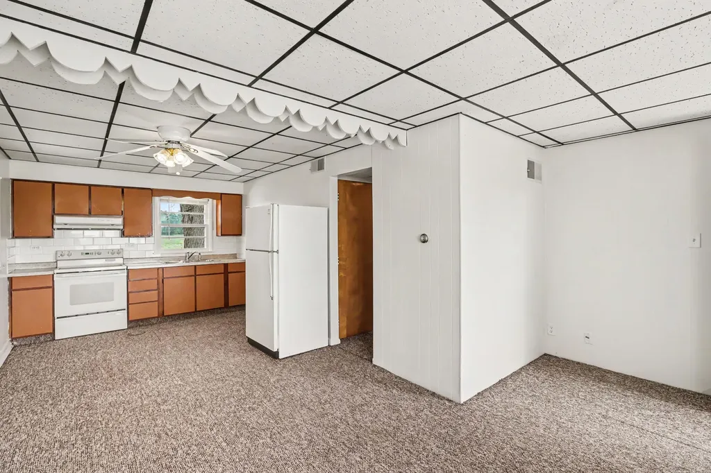 16812 Moorepark Road Park Township MI 49093