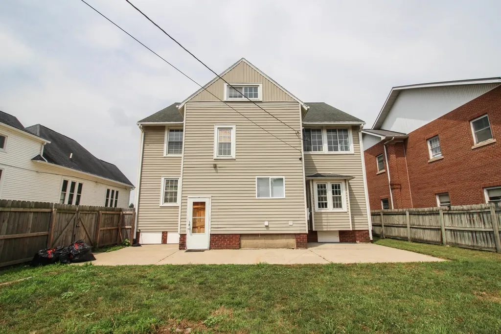 211 N Main Street Three Rivers City MI 49093