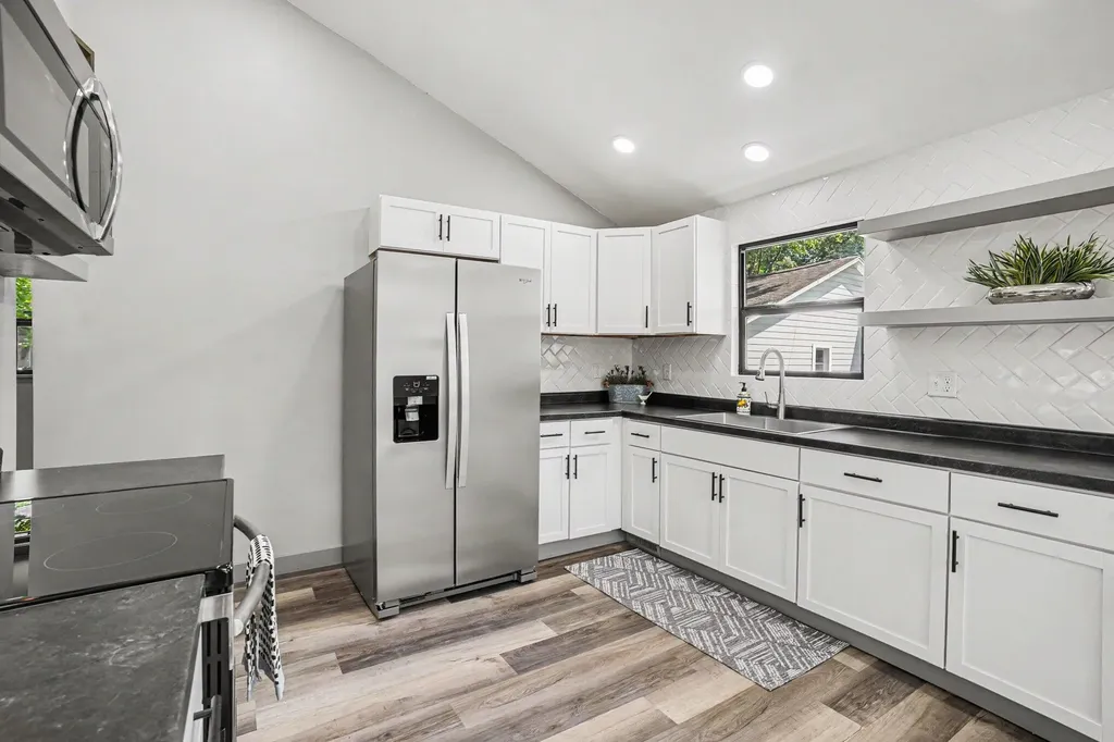216 W Cushman Street Three Rivers City MI 49093