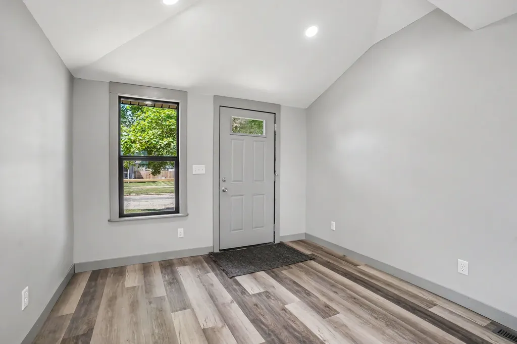 216 W Cushman Street Three Rivers City MI 49093