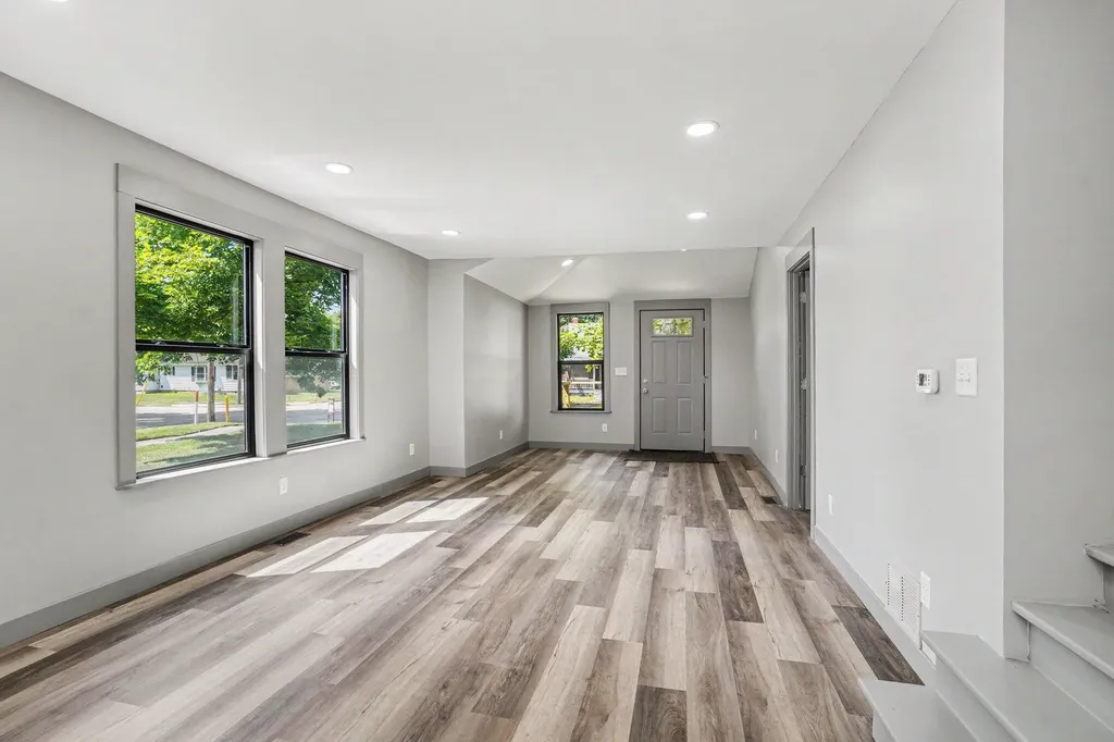 216 W Cushman Street Three Rivers City MI 49093