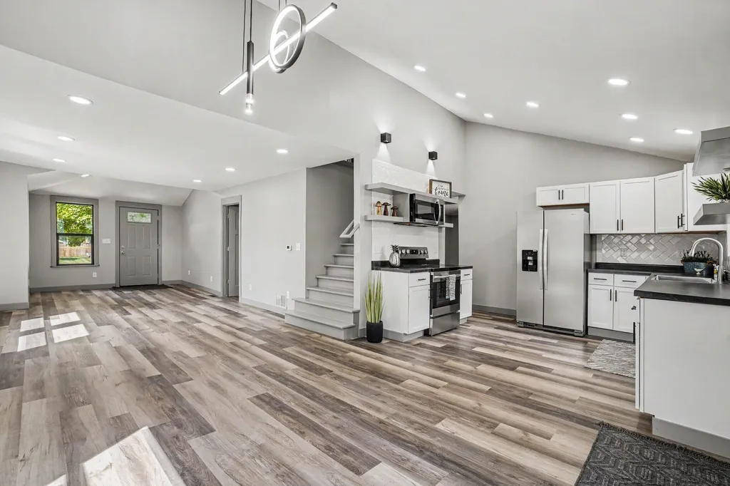 216 W Cushman Street Three Rivers City MI 49093