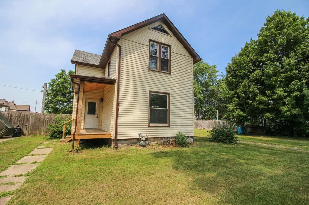 112 N Andrews Street Three Rivers City MI 49093