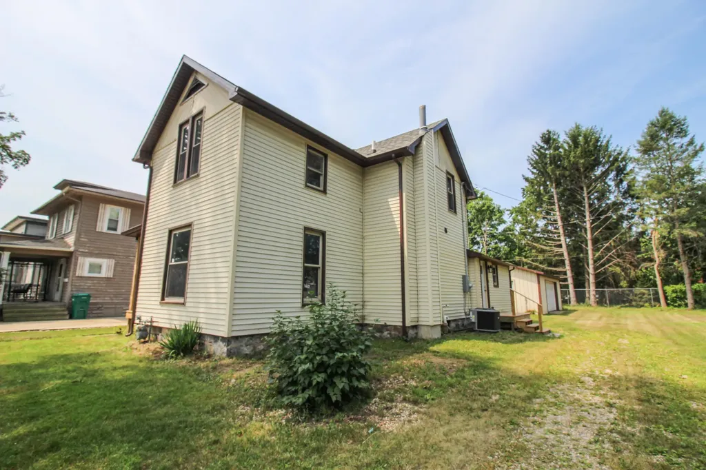 112 N Andrews Street Three Rivers City MI 49093