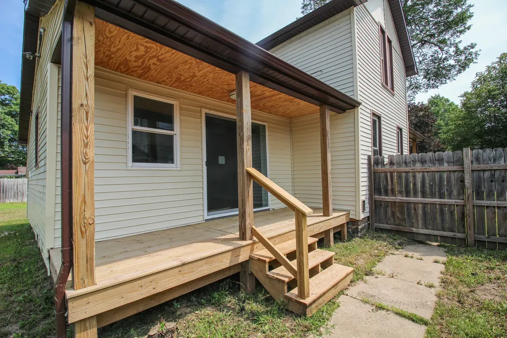 112 N Andrews Street Three Rivers City MI 49093