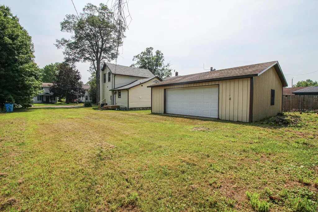 112 N Andrews Street Three Rivers City MI 49093