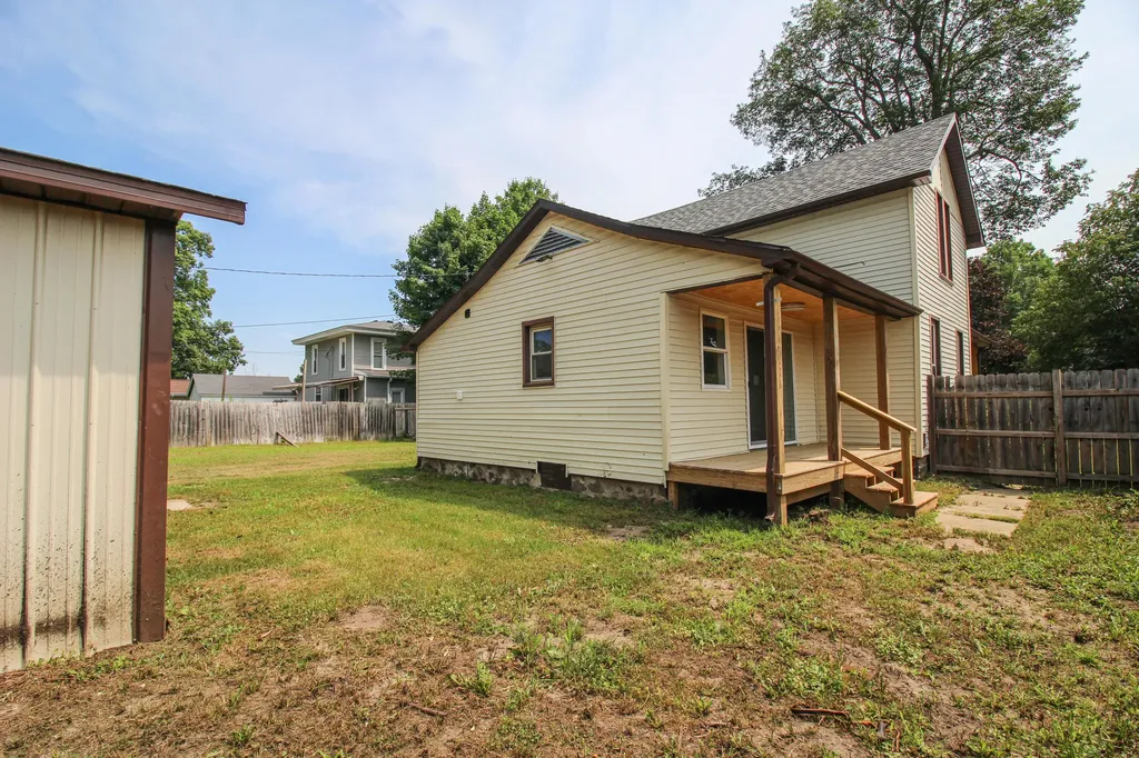 112 N Andrews Street Three Rivers City MI 49093