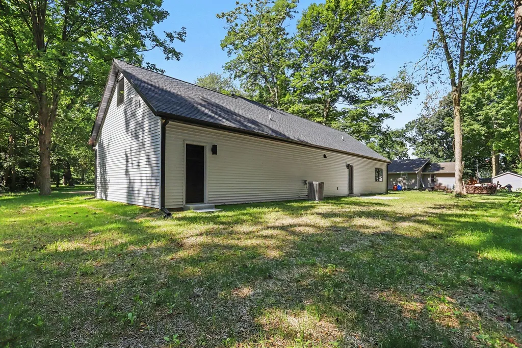 20160 Parkway Avenue Park Township MI 49093