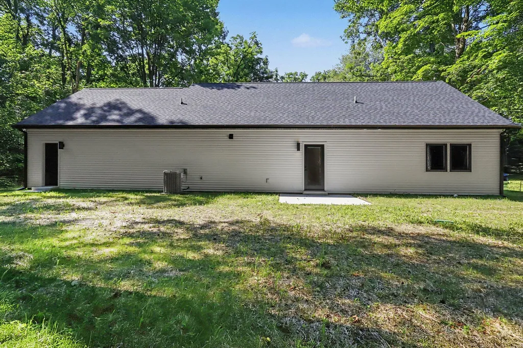 20160 Parkway Avenue Park Township MI 49093