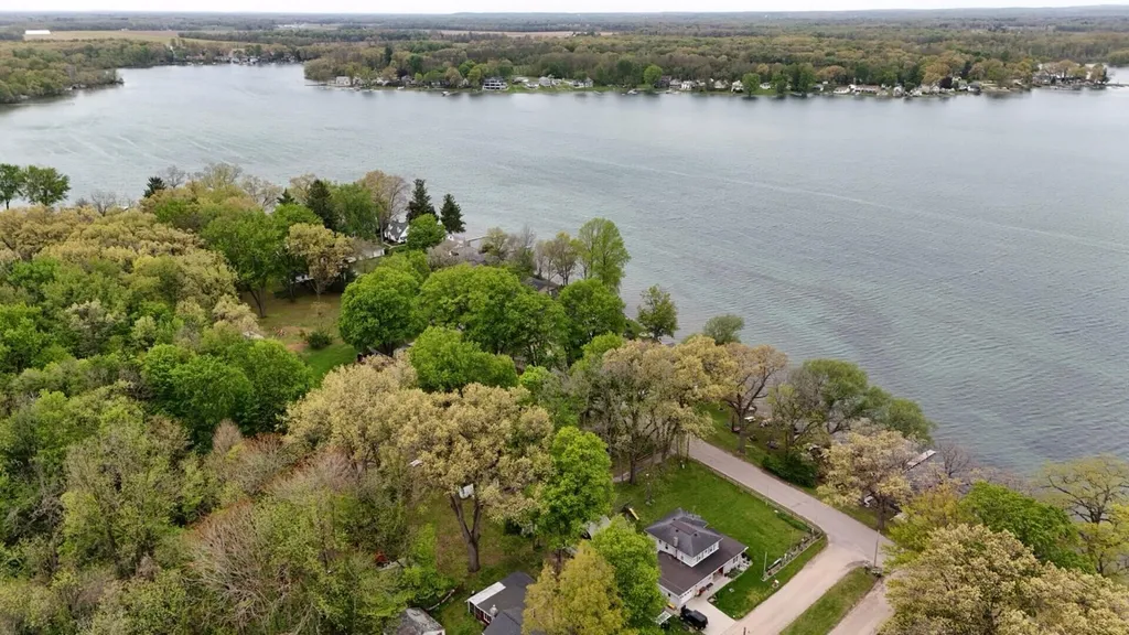20160 Parkway Avenue Park Township MI 49093