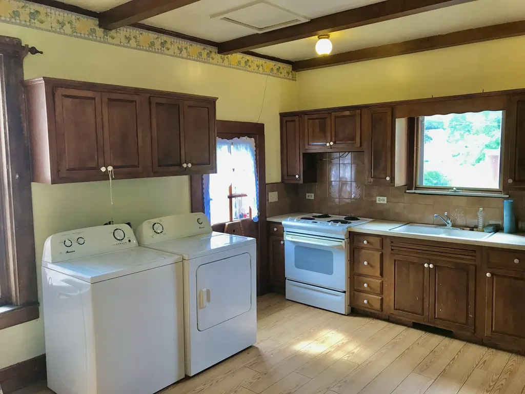 114 E Chicago Road White Pigeon Village MI 49099