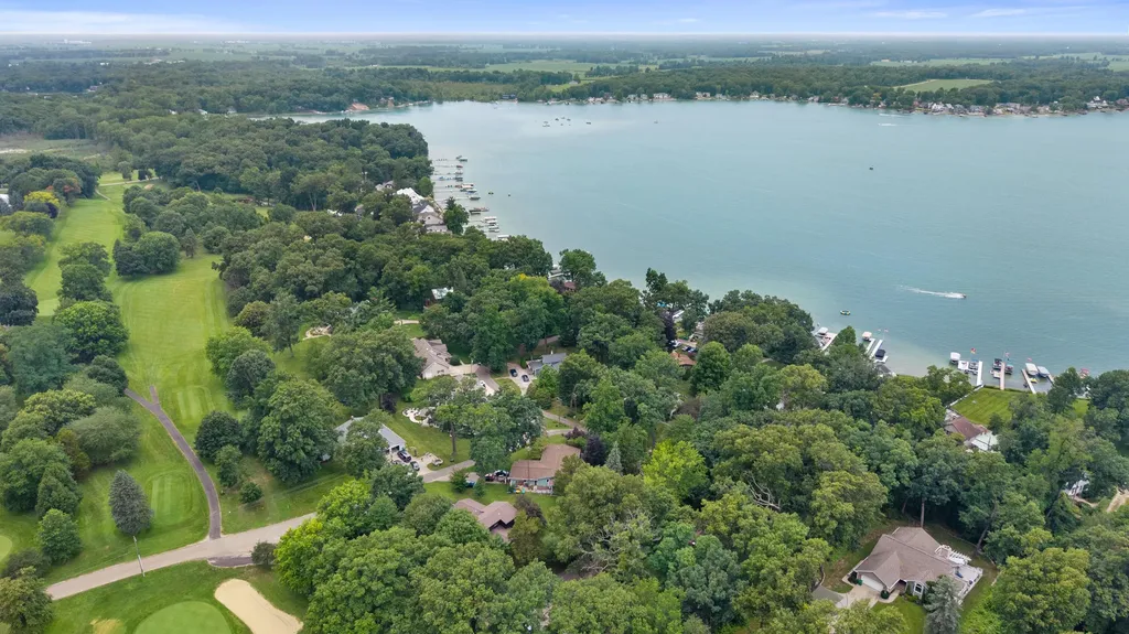 69115 Oakwood Drive White Pigeon Township MI 49099