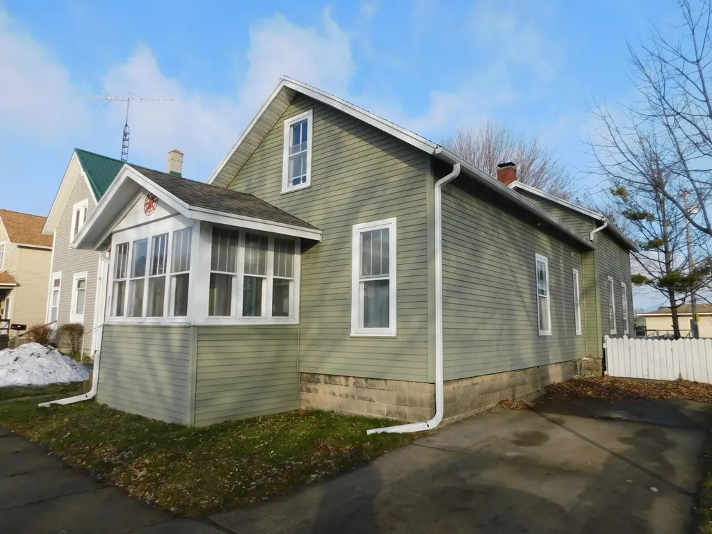 332 3rd Street Manistee City MI 49660