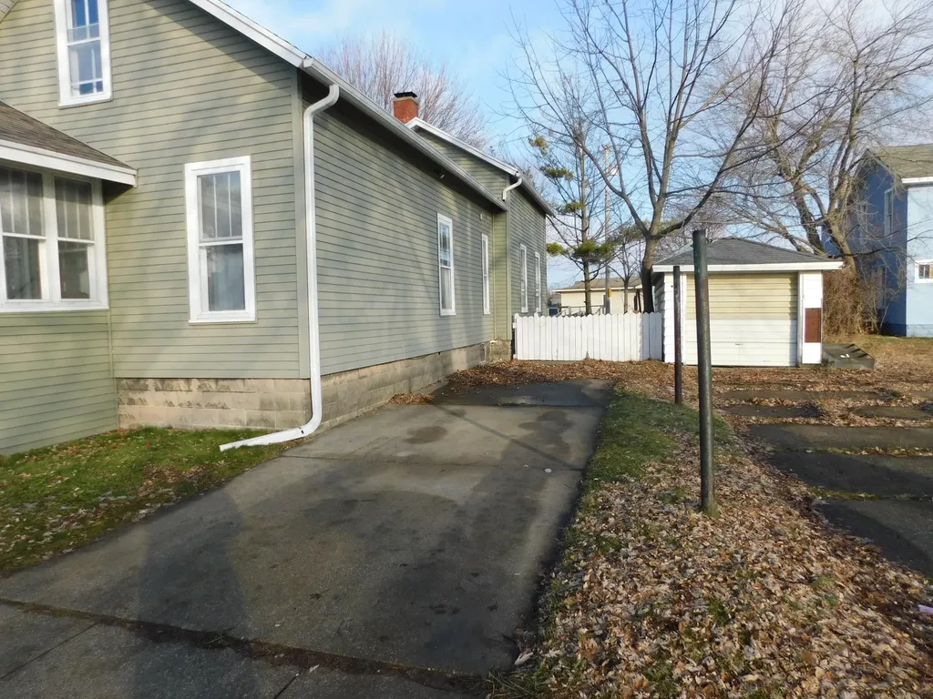 332 3rd Street Manistee City MI 49660
