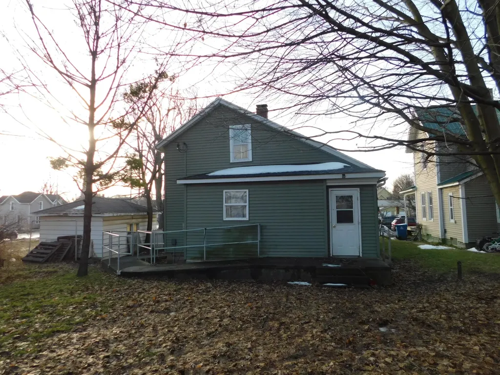 332 3rd Street Manistee City MI 49660