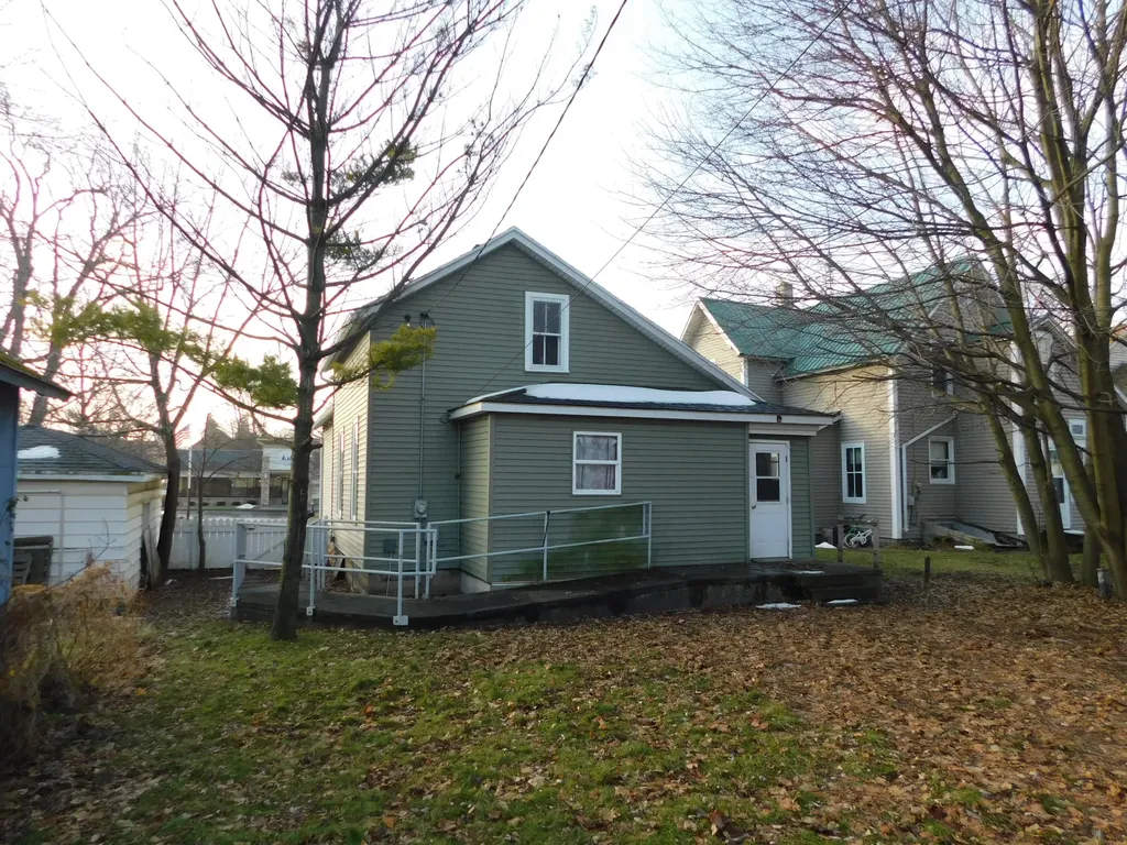 332 3rd Street Manistee City MI 49660