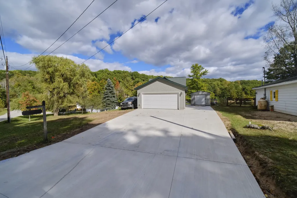6124 N Larson Road Sheridan Township MI 49410