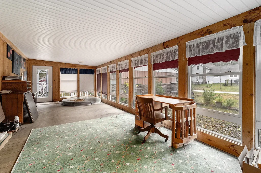 559 E Sands Street Pentwater Village MI 49449