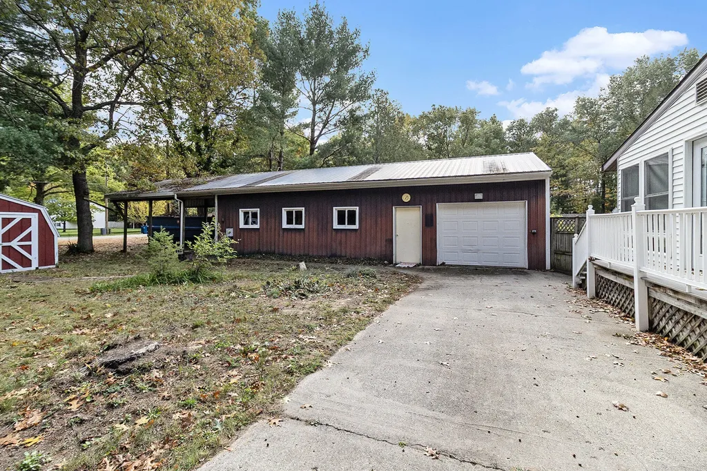 559 E Sands Street Pentwater Village MI 49449